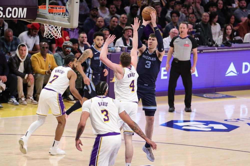 篮球——NBA常规赛：勇士胜雄鹿.